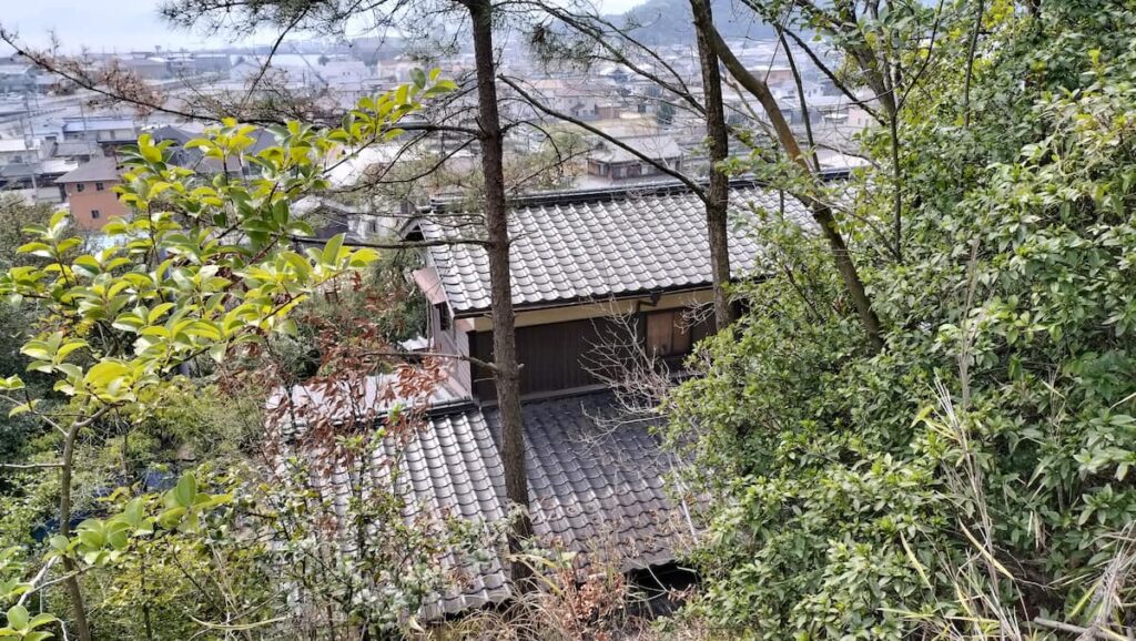 瓦屋根